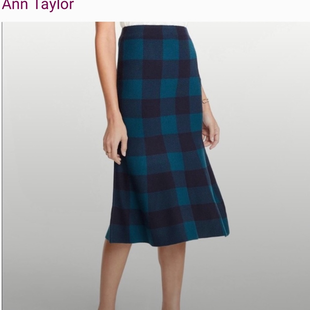Ann Taylor plaid sweater skirt  Size XS